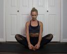 11 Postures de yoga pour le syndrome des ovaires polykystiques (PCOS) & le déséquilibre hormonal