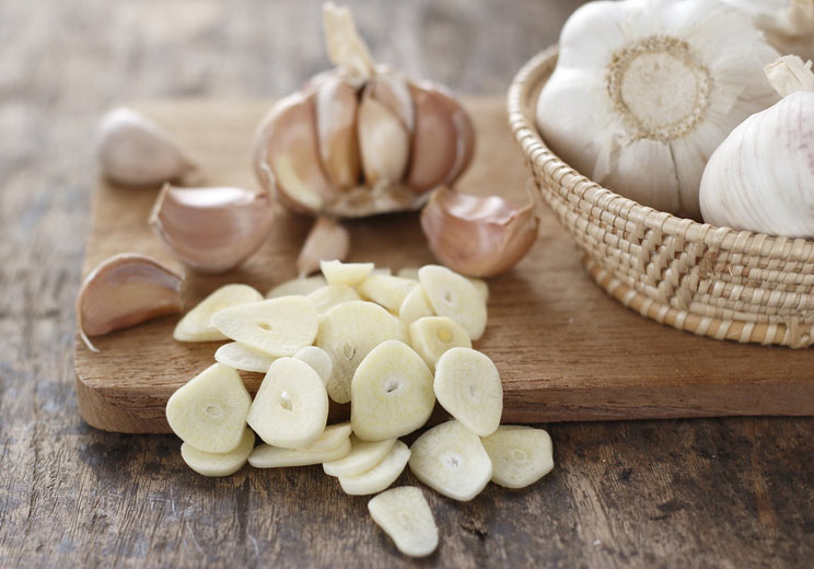 Sliced-garlic-garlic-clove-garlic-bulb.jpg