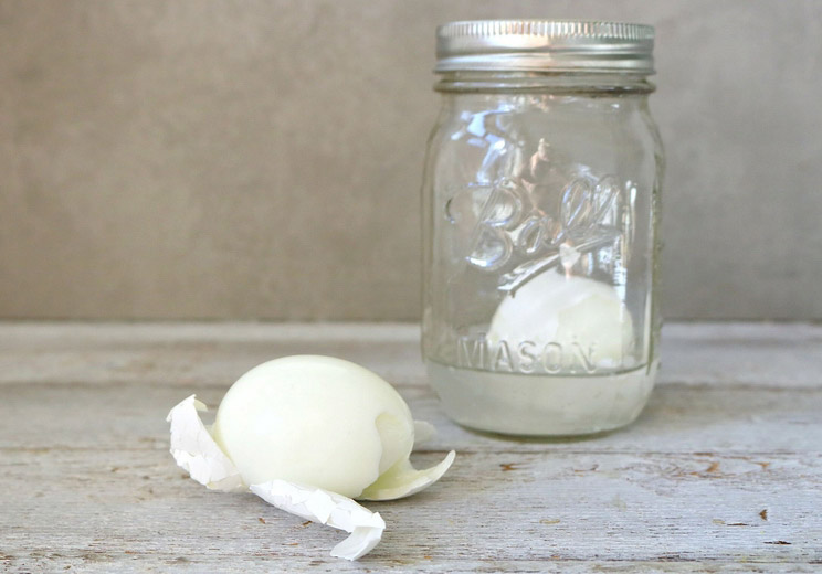 Peel-an-Egg-in-5-Seconds-with-a-Jar.jpg