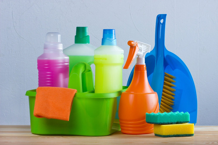 Basket-with-cleaning-items.jpg