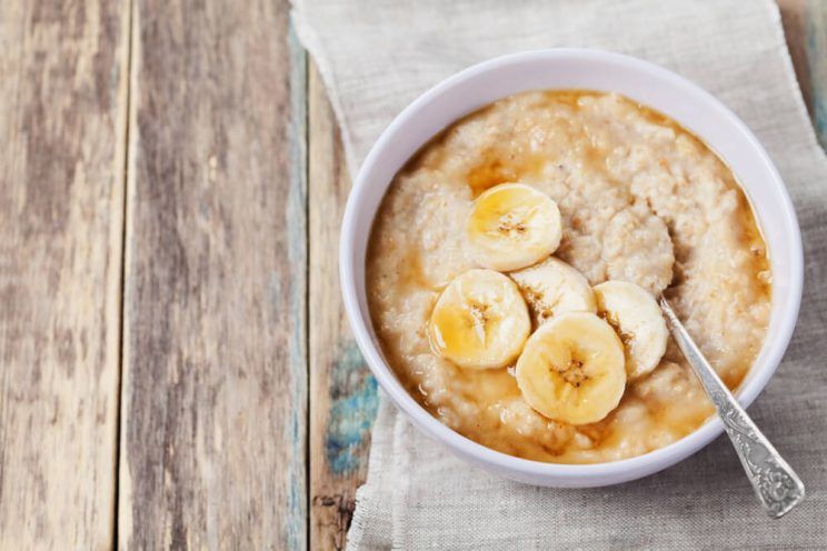 Bowl-of-oatmeal-porridge-with-banana-e1464481117607.jpg