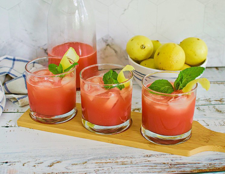 The-Strawberry-Lemonade-That-Beats-Belly-Bloat744.jpg